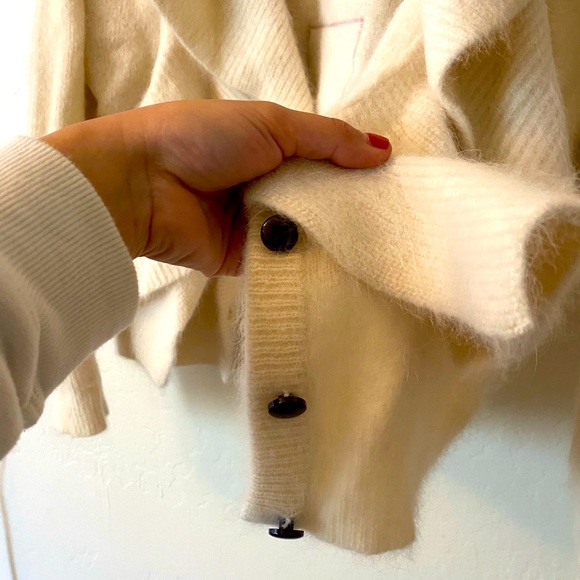 BAB vintage wool/cashmere cardigan with custom cheetah patch 🐆💙 - Picture 4 of 5